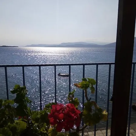 Guest house Papas On The Seafront Oreoi