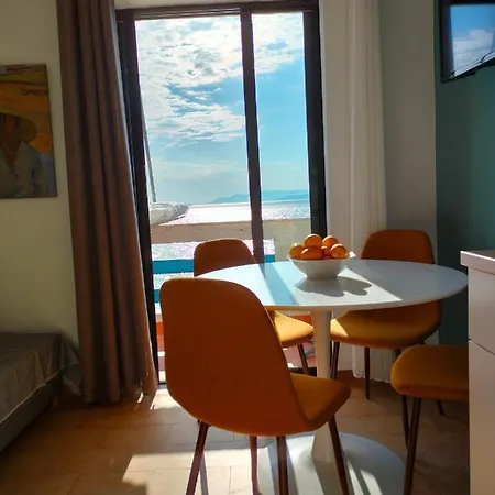 Casa de hóspedes Papas On The Seafront 3*