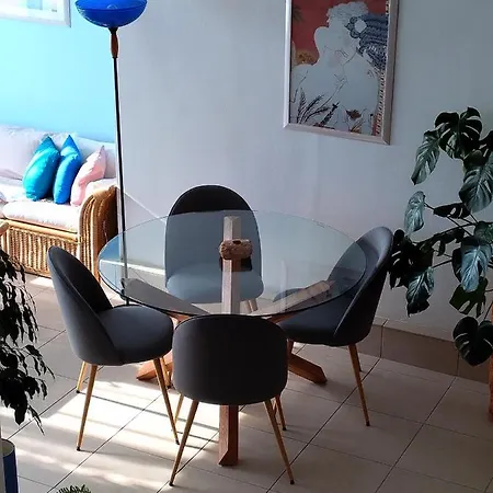 Papas On The Seafront Oreu