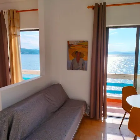 Papas On The Seafront Guest house