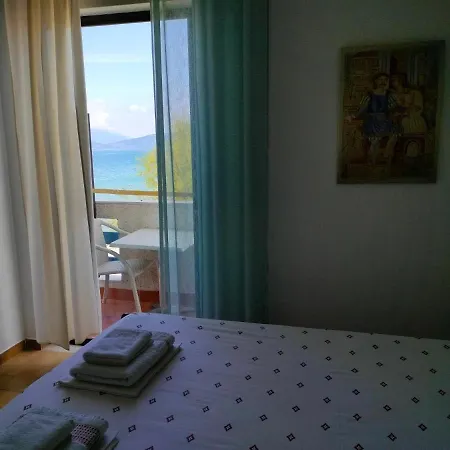 Guest house Papas On The Seafront Oreoi