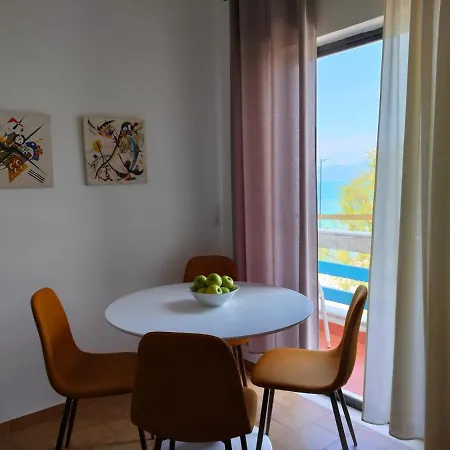 Guest house Papas On The Seafront Oreoi