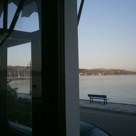 Papas On The Seafront Guest house *