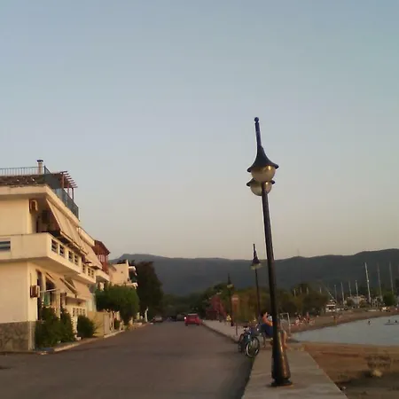 Papas On The Seafront Oreoi